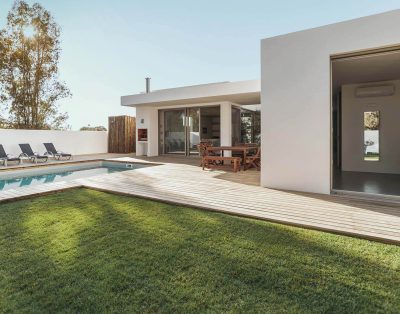 Contact Form Huge Sunny Villa – East Side